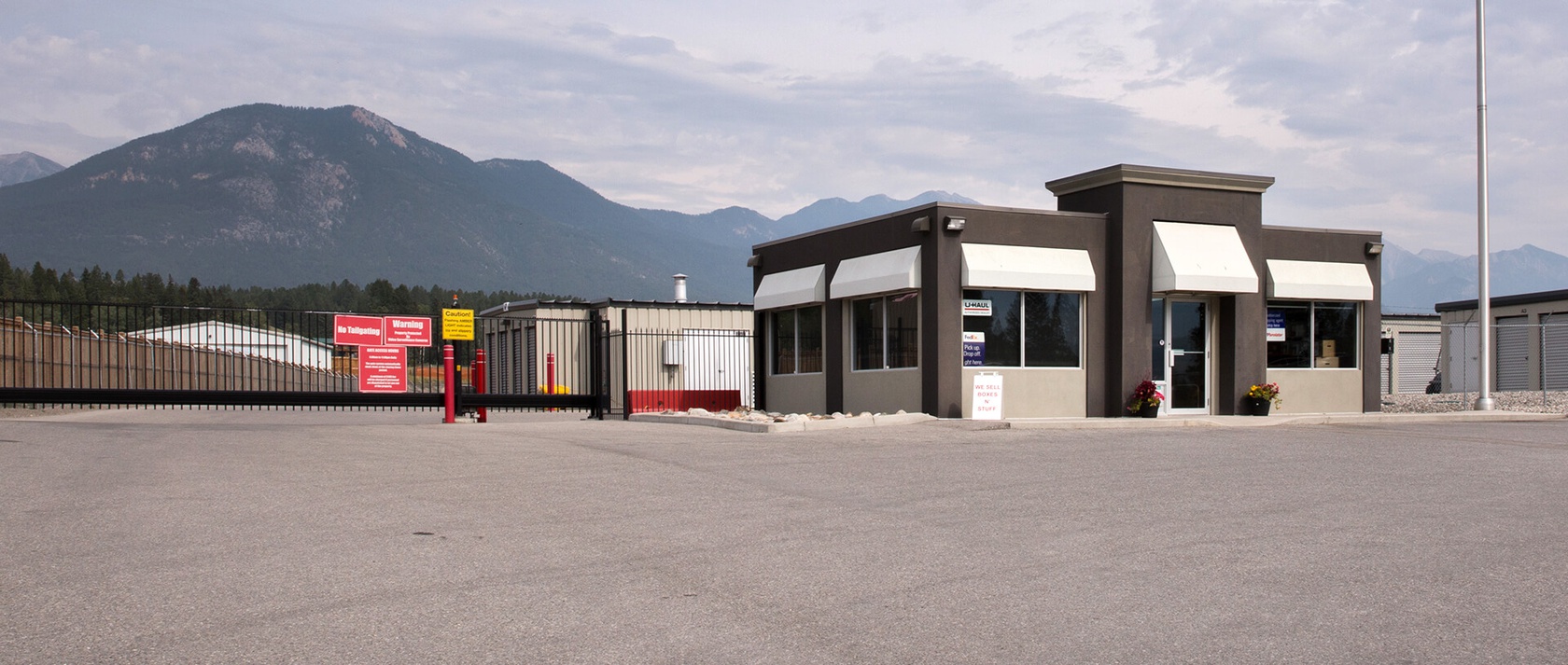 Rent Windermere Lake storage units at Highway 93/95. We offer a wide-range of affordable self storage units and your first 4 weeks are free!