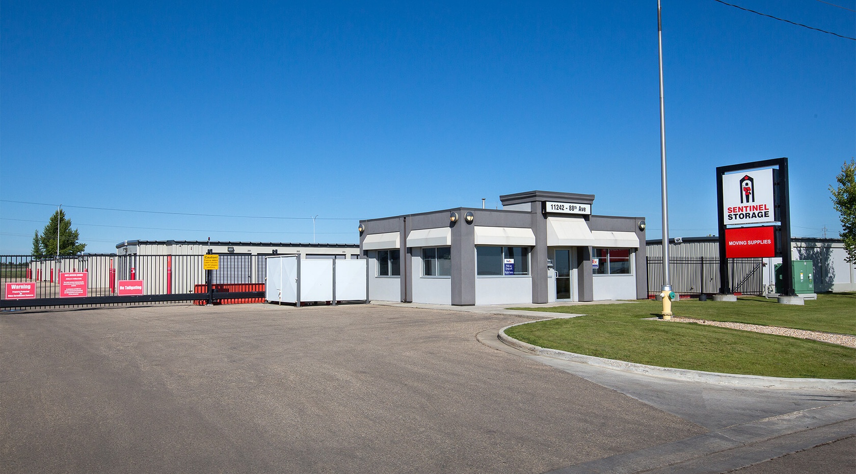 Rent Fort Saskatchewan storage units at 11242 88 Ave. We offer a wide-range of affordable self storage units and your first 4 weeks are free!