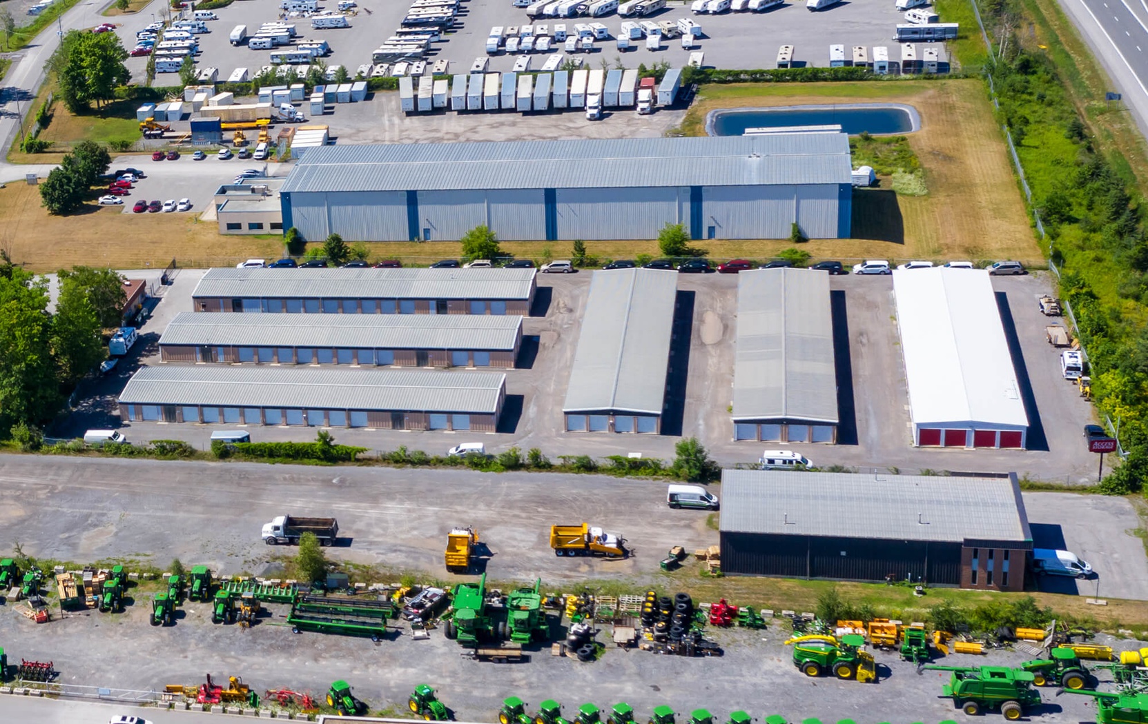 Rent St. Thomas storage units at 101 Harper Road. We offer a wide-range of affordable self storage units and your first 4 weeks are free!