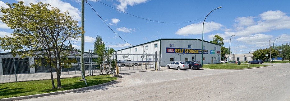 Rent Winnipeg storage units at 545 Hervo St. We offer a wide-range of affordable self storage units and your first 4 weeks are free!