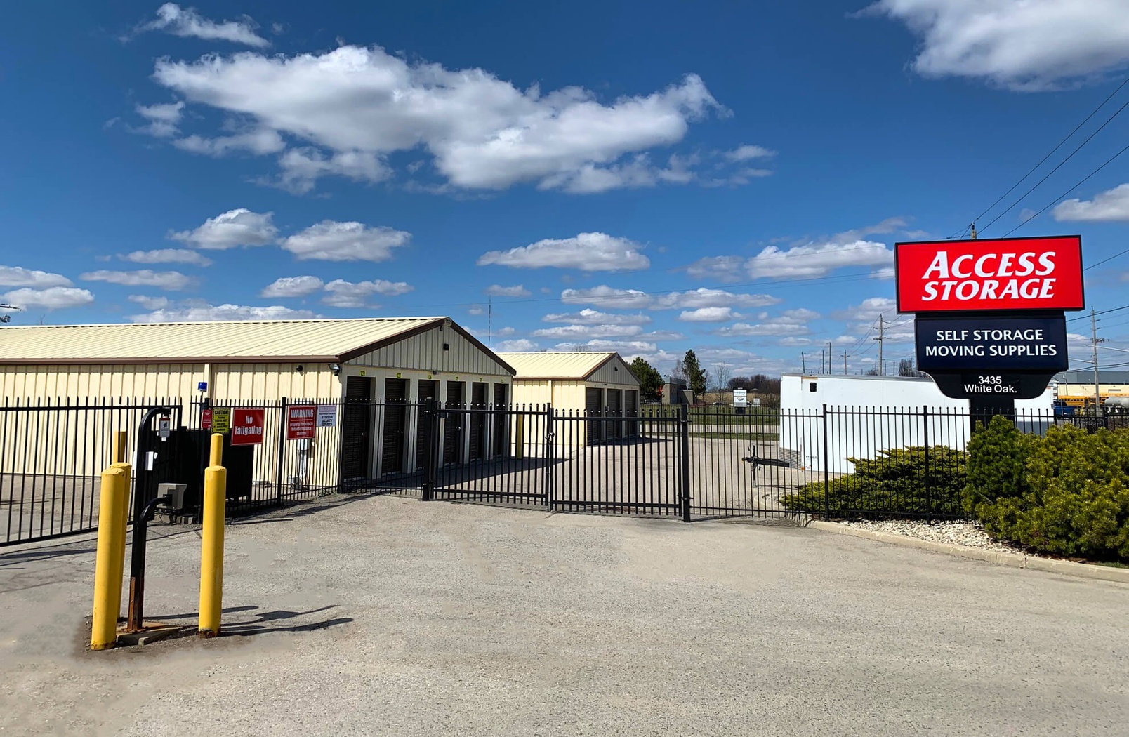Rent London Clarke storage units at 35 Atlantic Court. We offer a wide-range of affordable self storage units and your first 4 weeks are free!