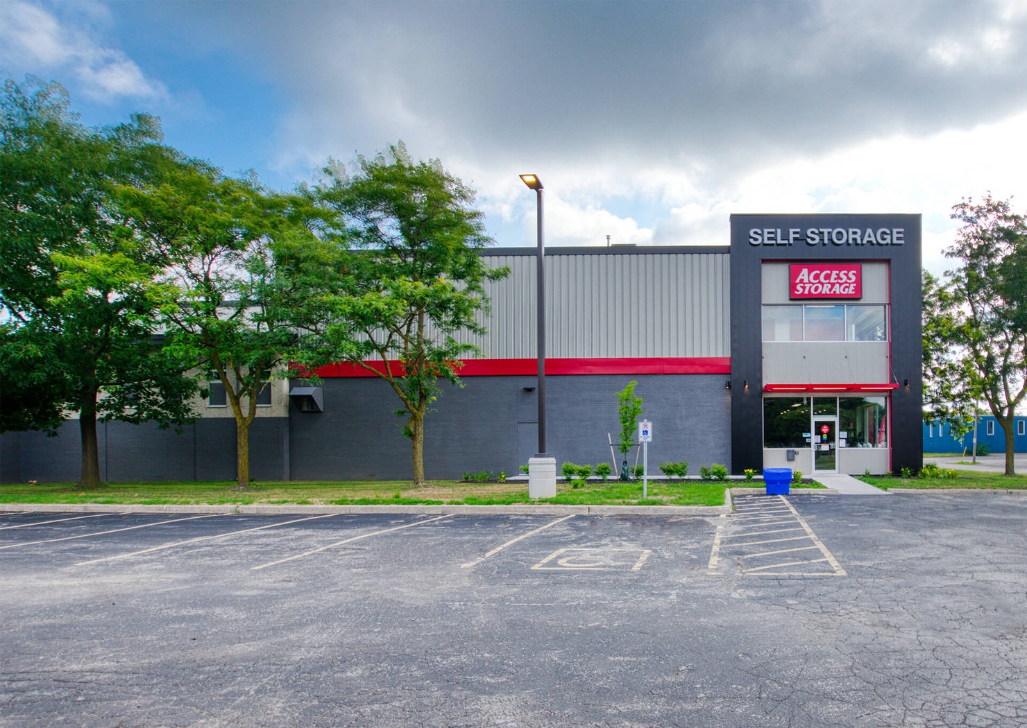 Visit Access Storage's Kitchener location if you want to rent storage units. We offer a range of affordable self-storage units and your first 4 weeks are free!