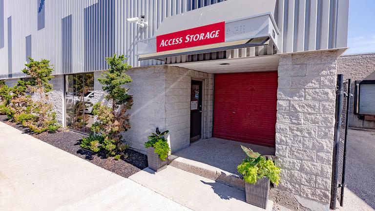 Rent Kitchener Queen St storage units at 675 Queen St S, Kitchener, ON. We offer a wide-range of affordable self storage units and your first 4 weeks are free!