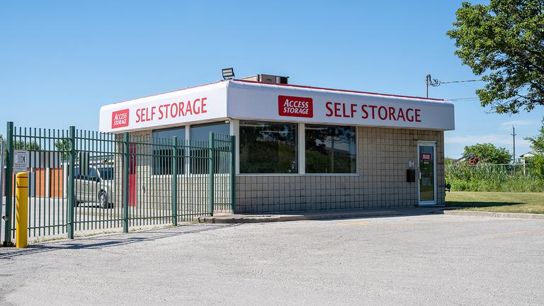 Rent Windsor Airport storage units at 5505 Rhodes Drive, Windsor, ON. We offer a wide-range of affordable self storage units and your first 4 weeks are free!