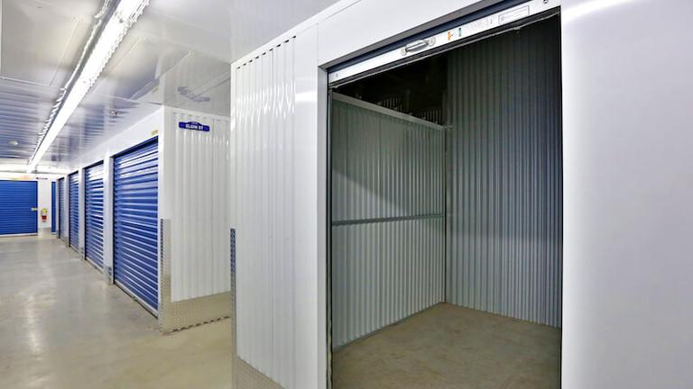La succursale Access Storage – Brantford, située au A-101 Wayne Gretzky Parkway, a la solution d’entreposage qu’il vous faut. Réservez dès aujourd’hui!