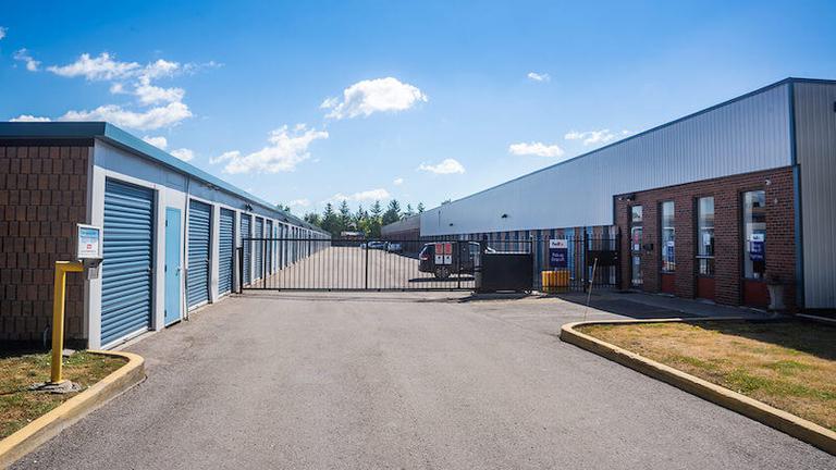 Rent Richmond Hill storage units at 555 Edward Ave. We offer a wide-range of affordable self storage units and your first 4 weeks are free!