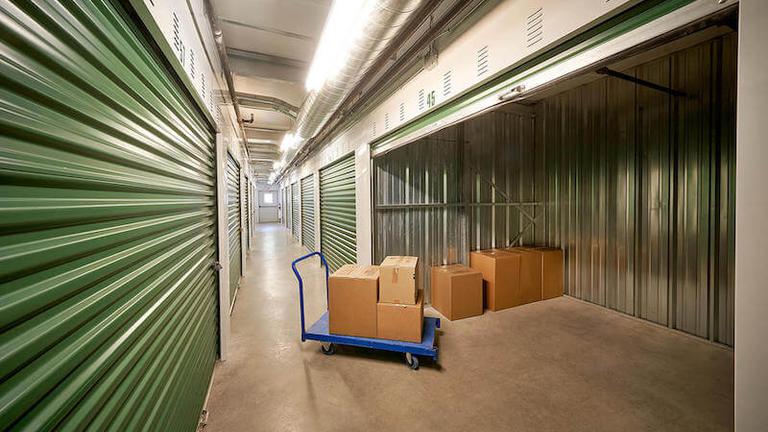 Rent Winnipeg storage units at 275 Gordon Ave. We offer a wide-range of affordable self storage units and your first 4 weeks are free!