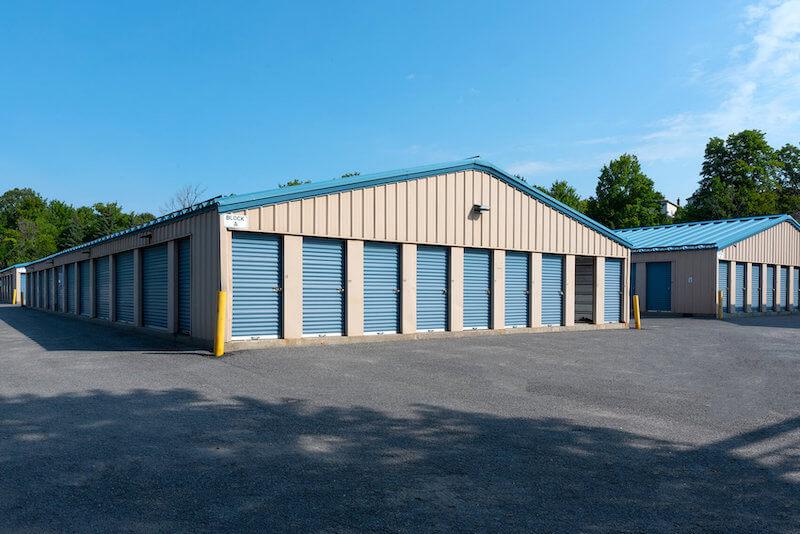 Rent Kanata storage units at 38 Edgewater Street. We offer a wide-range of affordable self storage units and your first 4 weeks are free!