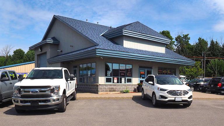 Rent Kanata storage units at 38 Edgewater Street. We offer a wide-range of affordable self storage units and your first 4 weeks are free!