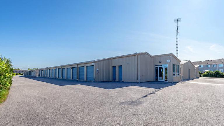 Rent Ottawa storage units at 3600 Uplands Dr. We offer a wide-range of affordable self storage units and your first 4 weeks are free!