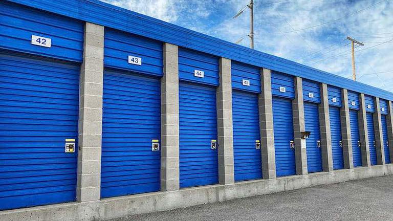 Rent Regina storage units at 100 Dewdney Ave. We offer a wide-range of affordable self storage units and your first 4 weeks are free!