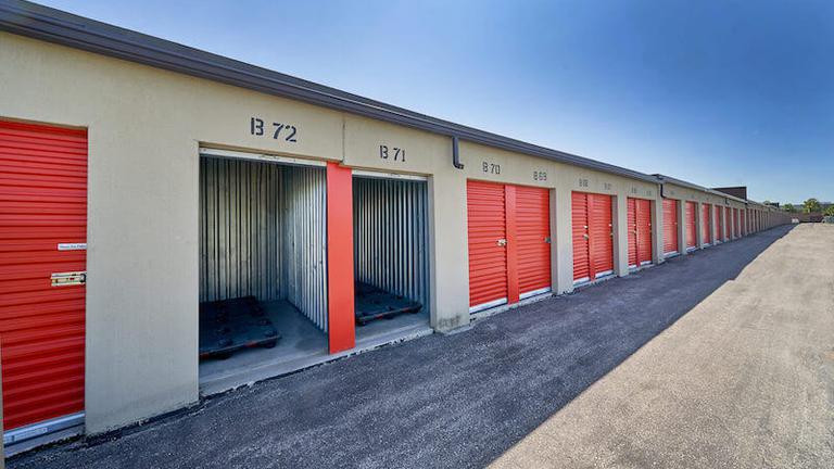 Rent Winnipeg storage units at 11 Paramount Rd. We offer a wide-range of affordable self storage units and your first 4 weeks are free!
