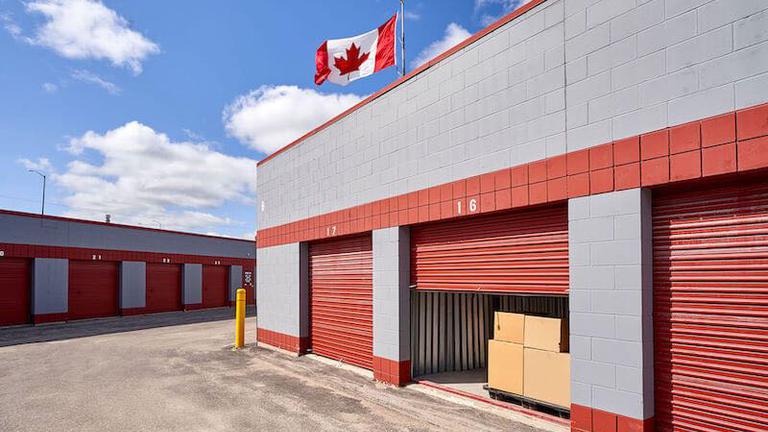 Rent Winnipeg storage units at 3101 Pembina Hwy. We offer a wide-range of affordable self storage units and your first 4 weeks are free!