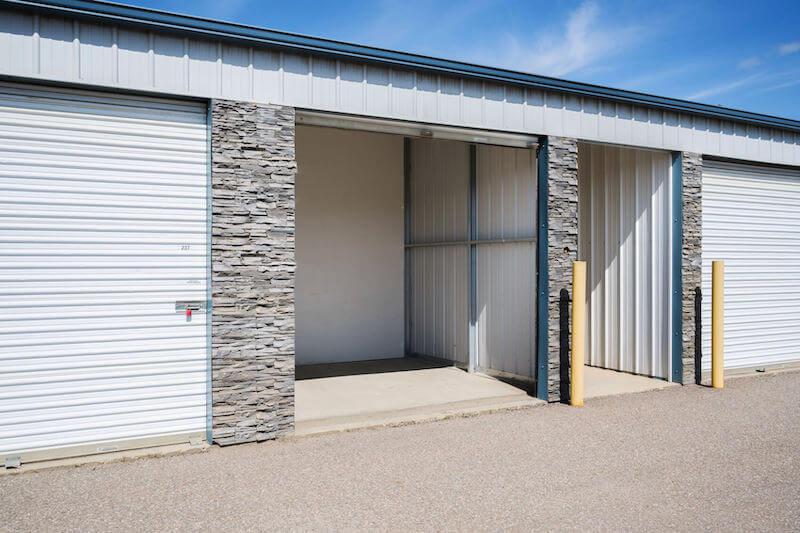 Rent North York storage units at 835 York Mills Rd. We offer a wide-range of affordable self storage units and your first 4 weeks are free!