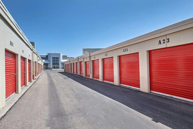 Rent Thornhill storage units at 32 Doncaster Avenue. We offer a wide-range of affordable self storage units and your first 4 weeks are free!