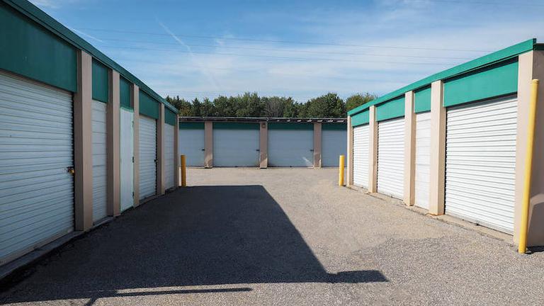 Rent Nepean storage units at 174 Cleopatra Drive. We offer a wide-range of affordable self storage units and your first 4 weeks are free!