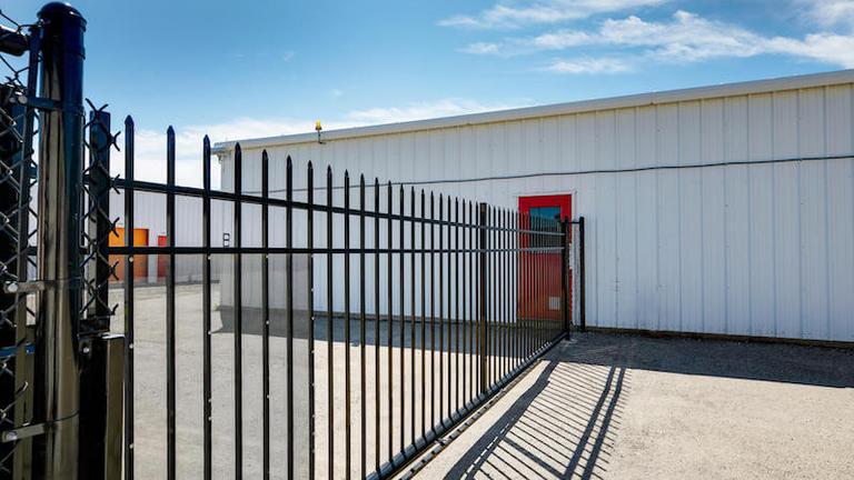 Rent Nepean storage units at 174 Cleopatra Drive. We offer a wide-range of affordable self storage units and your first 4 weeks are free!