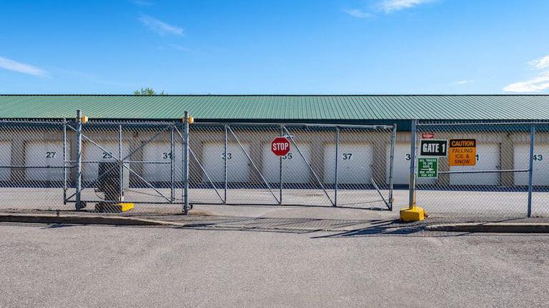 Rent Orleans storage units at 380 Vantage Dr. We offer a wide-range of affordable self storage units and your first 4 weeks are free!