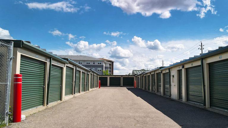 Rent Brantford storage units at 601 Park Rd N. We offer a wide-range of affordable self storage units and your first 4 weeks are free!