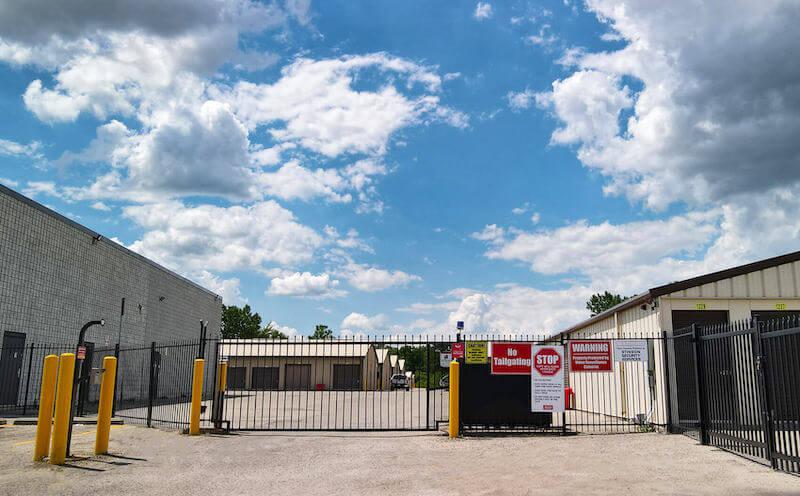 Rent London White Oaks storage units at 3435 White Oak Road. We offer a wide-range of affordable self storage units and your first 4 weeks are free!