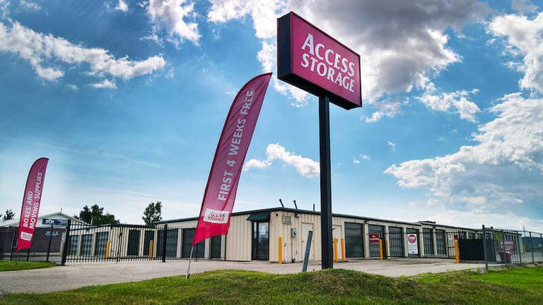Rent St. Thomas storage units at 101 Harper Road. We offer a wide-range of affordable self storage units and your first 4 weeks are free!
