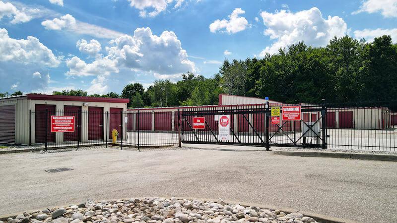 Rent London storage units at 3425 Roe St. We offer a wide-range of affordable self storage units and your first 4 weeks are free!
