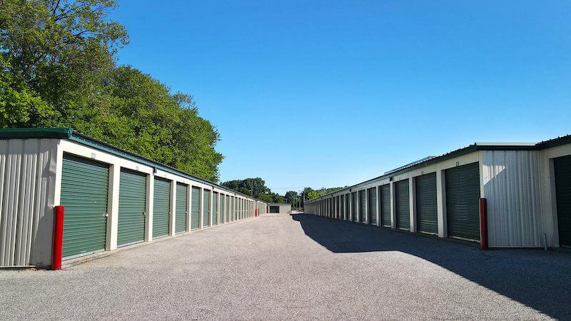 Rent LaSalle storage units at 777 Highway 18. We offer a wide-range of affordable self storage units and your first 4 weeks are free!