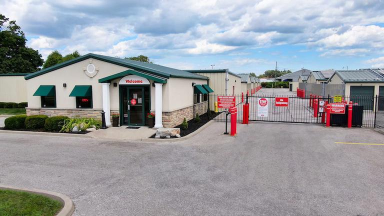 Rent Windsor Devonshire storage units at 3030 Marentette Avenue. We offer a wide-range of affordable storage units and your first 4 weeks are free!