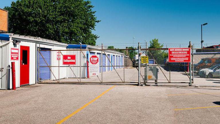 Rent Windsor Tecumseh storage units at 9618 Tecumseh Road E. We offer a wide-range of affordable self storage units and your first 4 weeks are free!