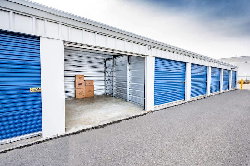 Rent Barrie storage units at 62 Caplan Ave. We offer a wide-range of affordable self storage units and your first 4 weeks are free!