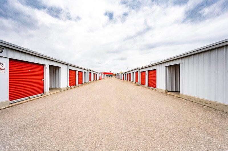 Visit Access Storage's Yorkdale location if you want to rent storage units. We offer a range of affordable self-storage units and your first 4 weeks are free!