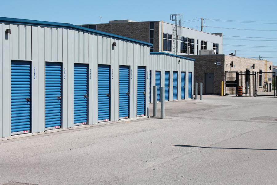 Rent Burlington storage units at 860 Cumberland Ave, Burlington, ON. We offer a wide-range of affordable self storage units and your first 4 weeks are free!
