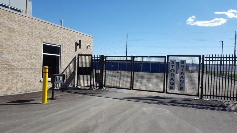 Rent Burlington storage units at 860 Cumberland Ave, Burlington, ON. We offer a wide-range of affordable self storage units and your first 4 weeks are free!